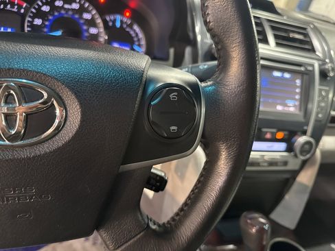 Used 2014 Toyota Camry XLE image 19