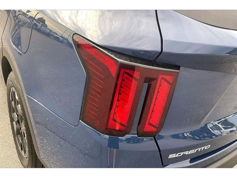 Used 2024 Kia Sorento S w/ Panoramic Sunroof Package FWD image 31