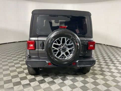 Used 2024 Jeep Wrangler Unlimited Sahara w/ Technology Group AWD/4WD image 9