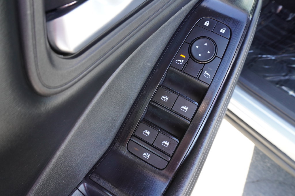Certified 2025 Nissan Rogue SV FWD image 15