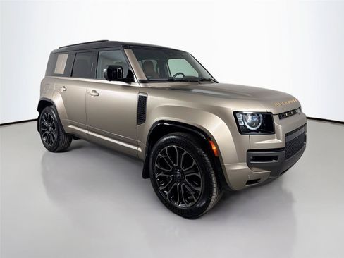 Used 2025 Land Rover Defender 110 AWD/4WD image 3