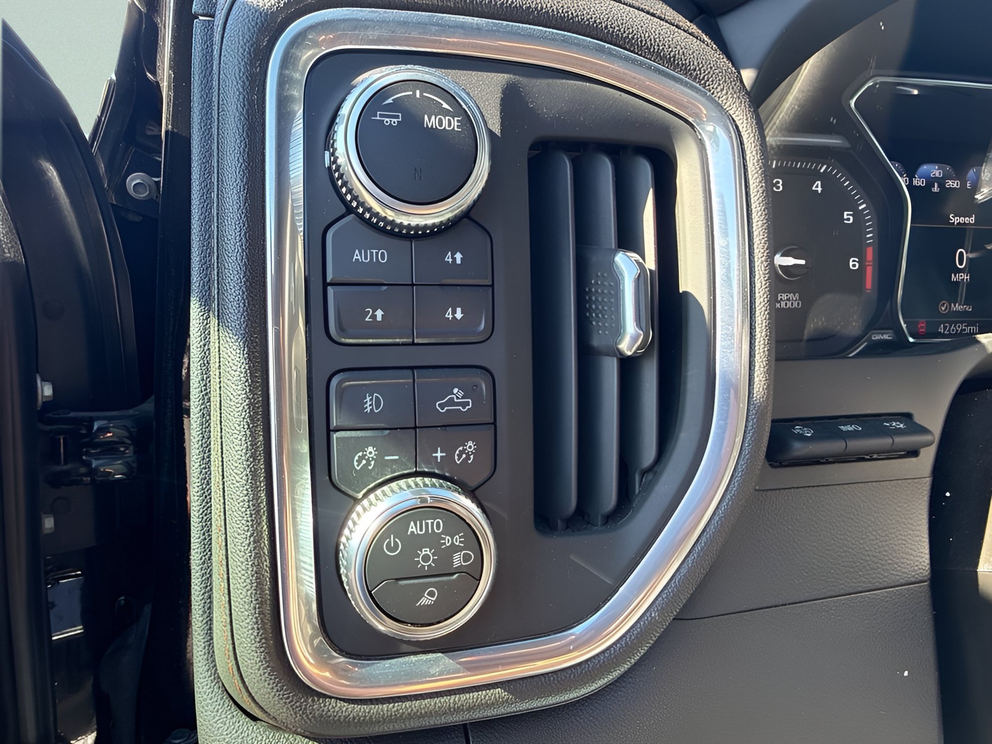 Used 2022 GMC Sierra 2500 AT4 w/ AT4 Premium Plus Package AWD/4WD image 24