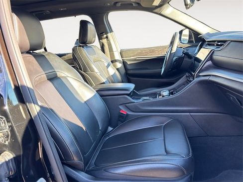 Used 2024 Jeep Grand Cherokee L Limited w/ Luxury Tech Group II image 15