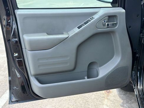 Used 2020 Nissan Frontier SV RWD image 13