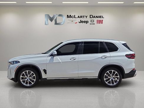 Used 2025 BMW X5 xDrive40i AWD/4WD image 3