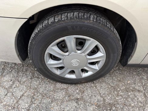Used 2008 Buick LaCrosse CX image 9