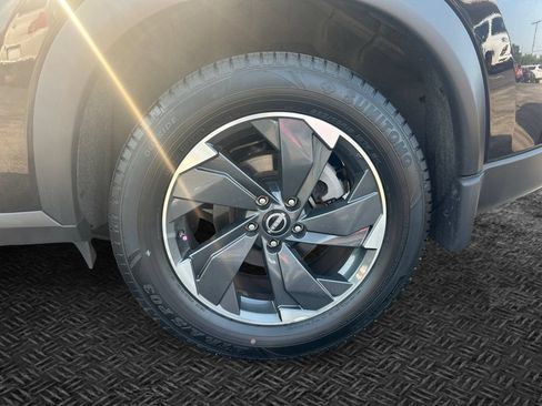 Used 2024 Nissan Rogue SV AWD/4WD image 11