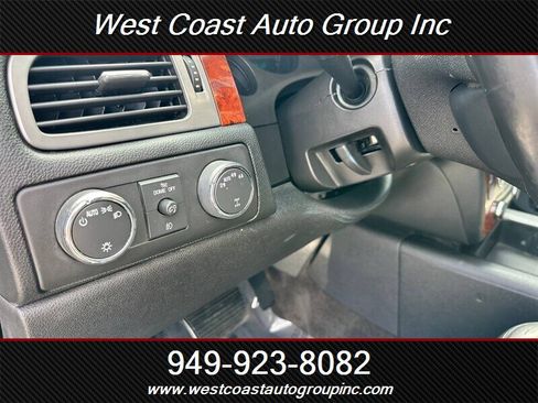 Used 2014 Chevrolet Suburban LT image 17