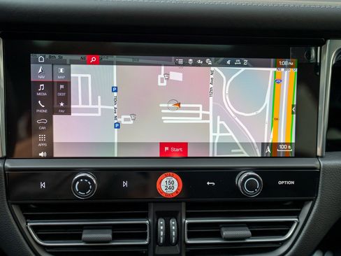 New 2026 Porsche Macan image 17