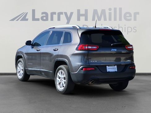 Used 2017 Jeep Cherokee Latitude AWD/4WD image 5