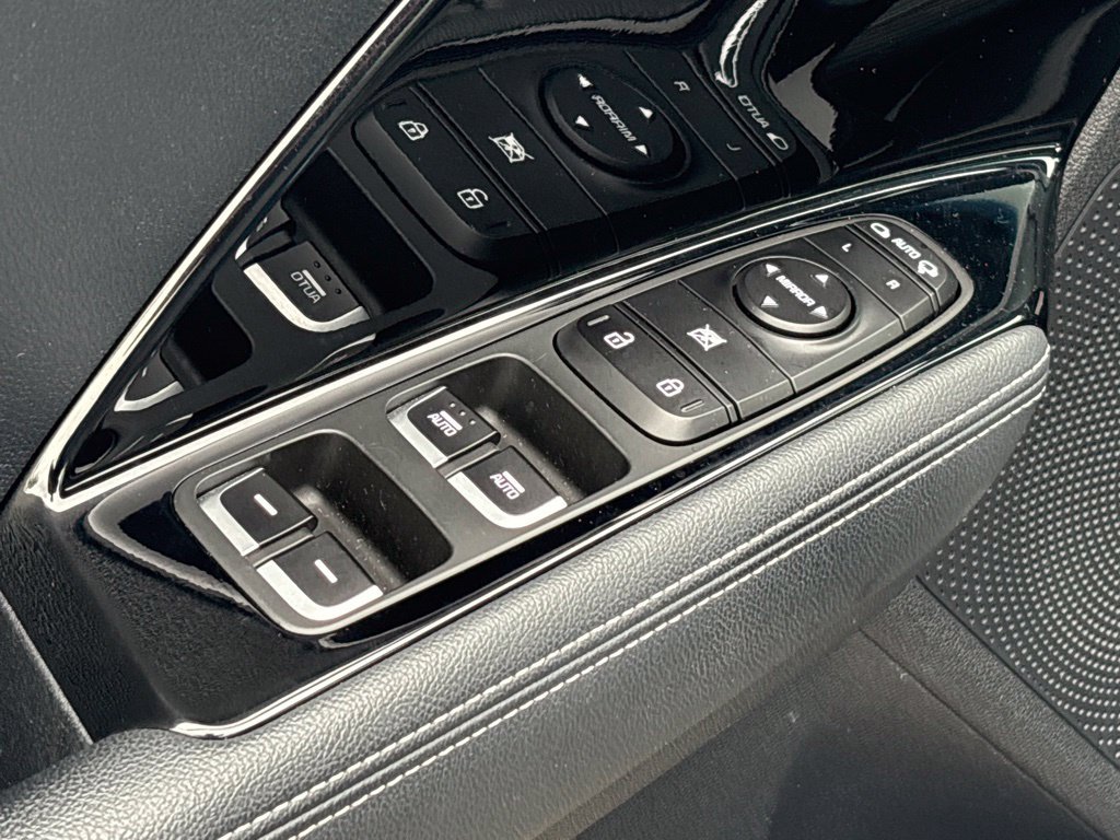 Used 2019 Kia Niro EX FWD image 11