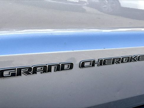 Used 2018 Jeep Grand Cherokee Limited RWD image 10