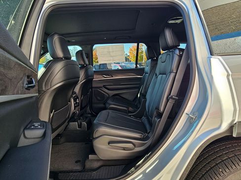 New 2025 Jeep Grand Cherokee L Limited image 23