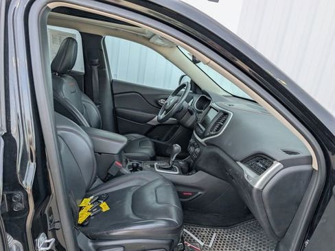 Used 2018 Jeep Cherokee Trailhawk w/ Quick Order Package 27L image 22