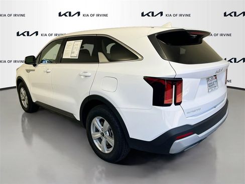 Certified 2024 Kia Sorento LX image 5