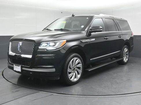 Certified 2022 Lincoln Navigator L Reserve image 3