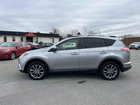 Used 2017 Toyota RAV4 Limited image 8