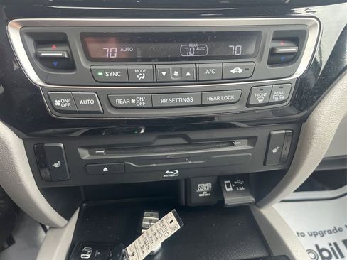 Used 2019 Honda Pilot Touring image 29