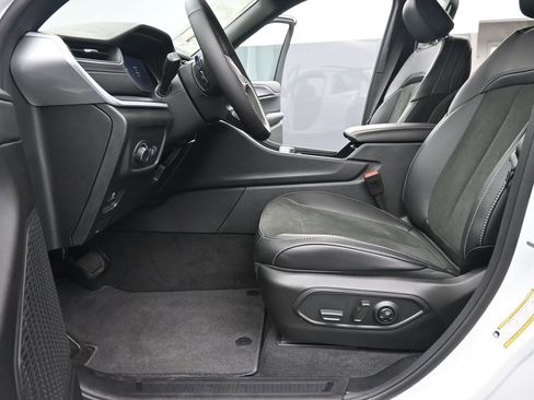 New 2025 Jeep Grand Cherokee Altitude image 10