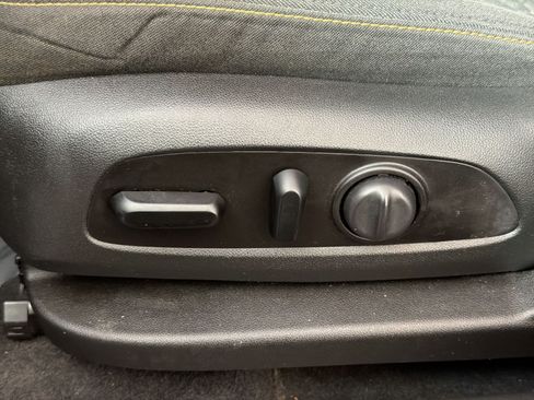 Used 2020 Chevrolet Equinox LT FWD image 14