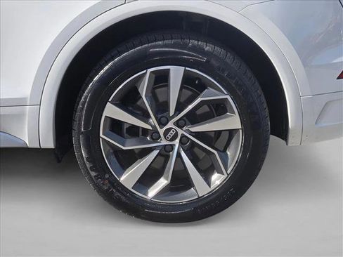 Used 2021 Audi Q5 Premium w/ Convenience Package image 23