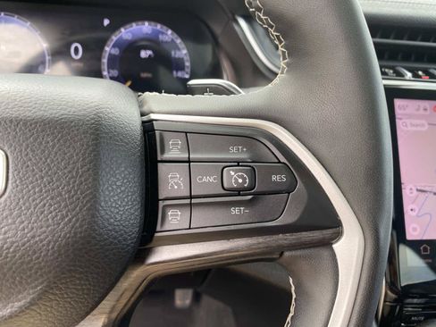 Used 2023 Jeep Grand Cherokee Limited AWD/4WD image 18