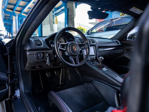 Used 2016 Porsche Cayman GT4 RWD image 4