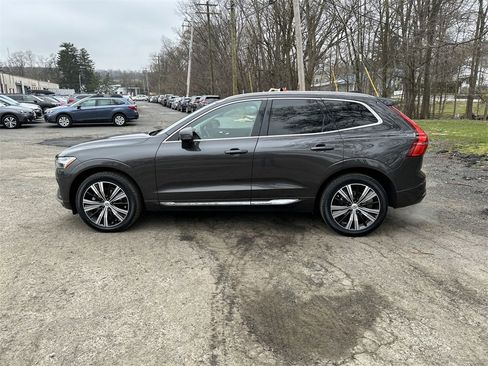 Certified 2022 Volvo XC60 B5 Inscription w/ Climate Package image 5