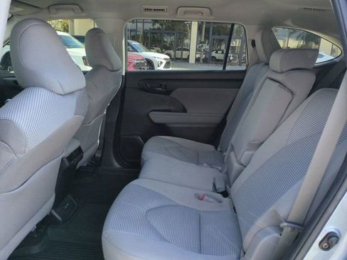 Used 2021 Toyota Highlander LE image 13