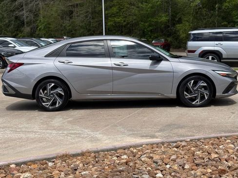 Certified 2025 Hyundai Elantra Sport image 9