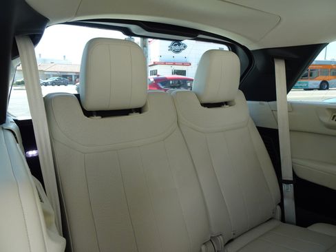 Used 2023 Land Rover Range Rover Long Wheelbase SE AWD/4WD image 17