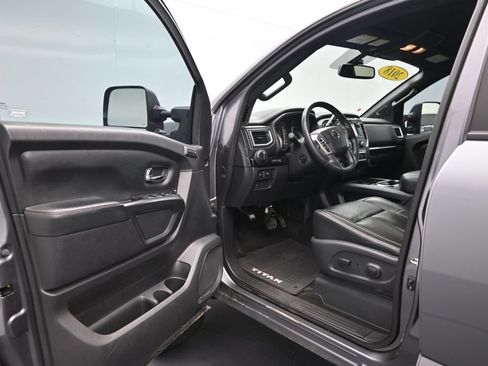 Used 2018 Nissan Titan SL w/ Midnight Edition AWD/4WD image 12