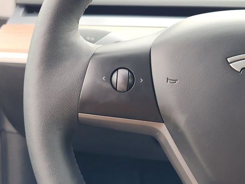 Used 2023 Tesla Model Y Performance image 27