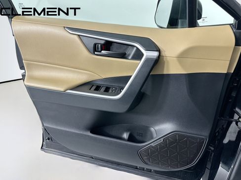 Used 2022 Toyota RAV4 LE image 24