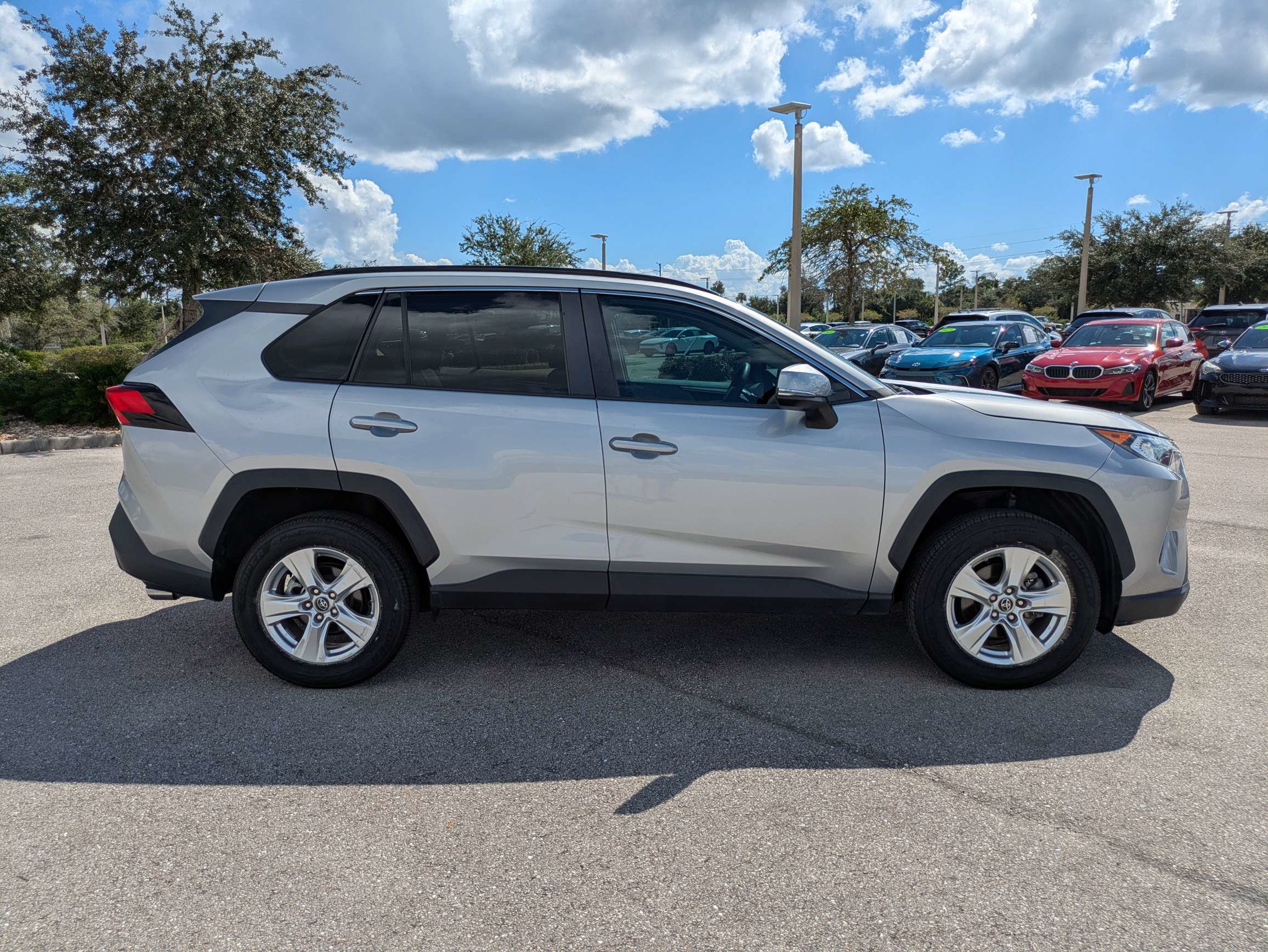 Used 2019 Toyota RAV4 XLE w/ Convenience Package FWD image 3