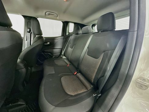 Used 2023 Jeep Renegade Latitude AWD/4WD image 23