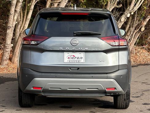 Used 2023 Nissan Rogue SV image 5