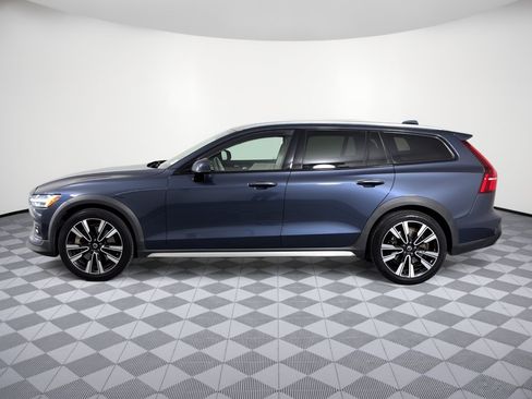 Used 2020 Volvo V60 T5 Cross Country AWD/4WD image 2