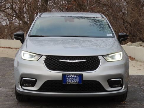 Certified 2024 Chrysler Pacifica Touring-L FWD image 14