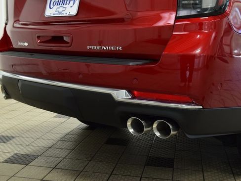 New 2025 Chevrolet Suburban Premier image 21