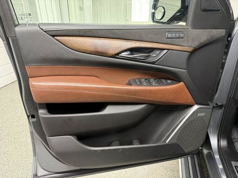 Used 2020 Cadillac Escalade ESV Premium Luxury AWD/4WD image 31
