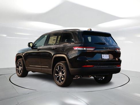 New 2025 Jeep Grand Cherokee Limited image 2