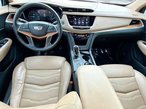 Used 2018 Cadillac XT5 Platinum AWD/4WD image 16
