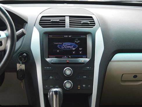 Used 2014 Ford Explorer XLT w/ Equipment Group 202A FWD image 38