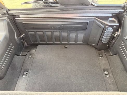 Used 2025 Jeep Wrangler Unlimited Sahara AWD/4WD image 50