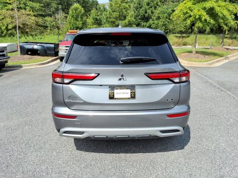 Used 2022 Mitsubishi Outlander SE AWD/4WD image 6