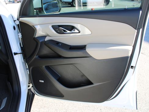 Used 2022 Chevrolet Traverse LT w/ LT Premium Package image 14