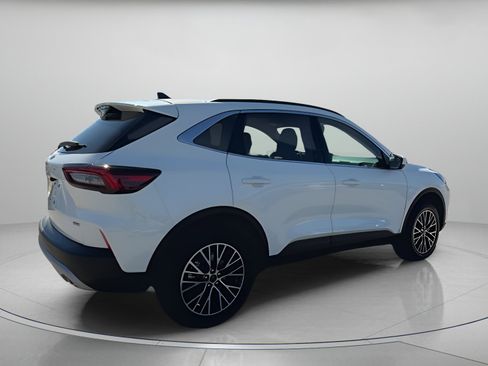 New 2026 Ford Escape SE image 32