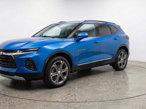 Used 2025 Chevrolet Blazer LT FWD image 3
