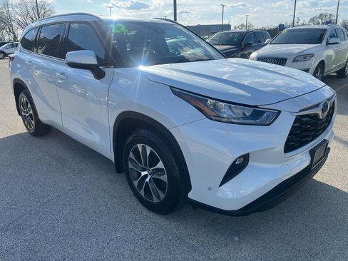 Used 2022 Toyota Highlander XLE image 7